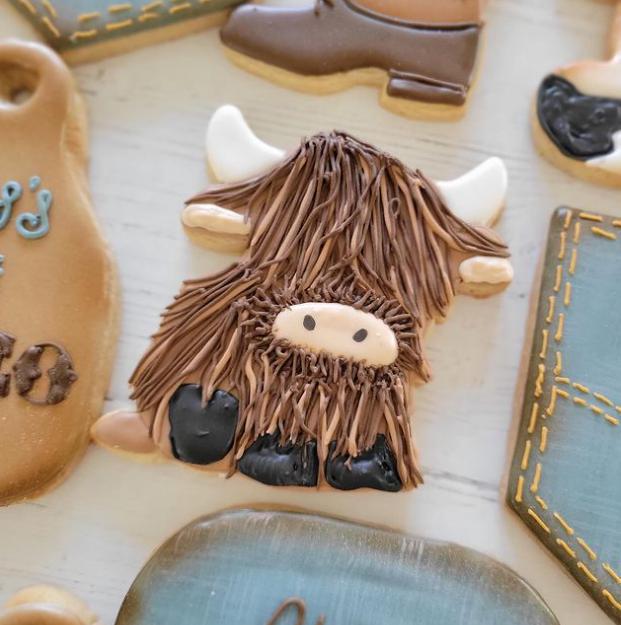 Highland Cow Sitting Cookie Cutter with Optional Stencil Guide, Cow Cookie Cutter